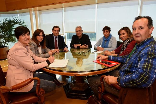 Reunión de los representantes sindicales con el presidente de la Diputación.