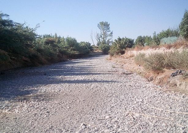 Río Dílar, seco, a su paso por la Vega, cuando no se respetaba su caudal ecológico.