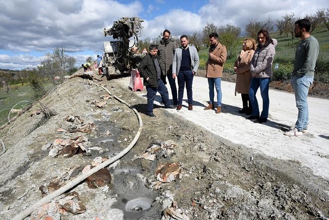 Visita a los trabajos en uno de los puntos del trazado. 