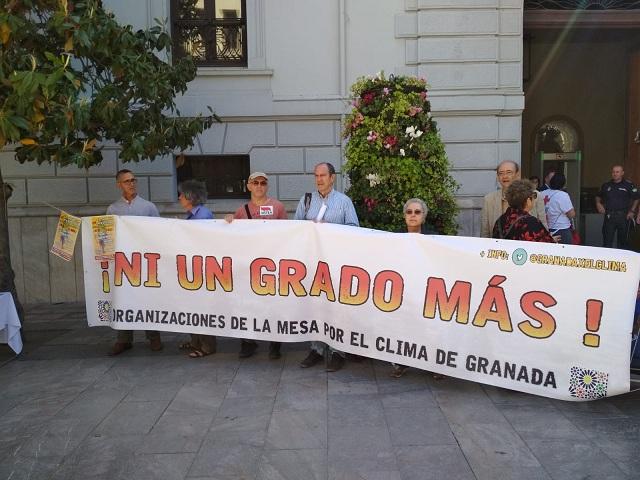 Presentación de la Marcha por el Clima, frente al Ayuntamiento Presentación de la Marcha por el Clima, frente al Ayuntamiento.
