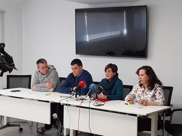 Representantes de los cuatro sindicatos, en rueda de prensa este lunes.