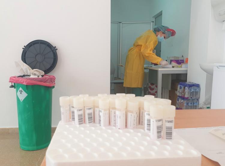Sala de pruebas PCR para pacientes en el Hospital del PTS.
