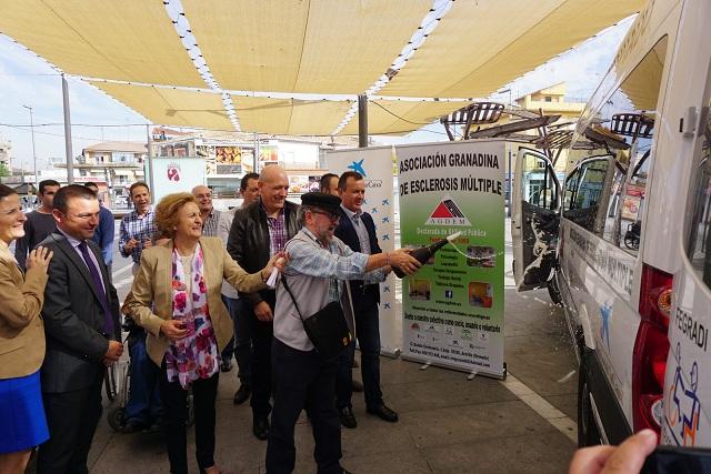 'Bautizo' del vehículo de transporte colectivo de la asociación.