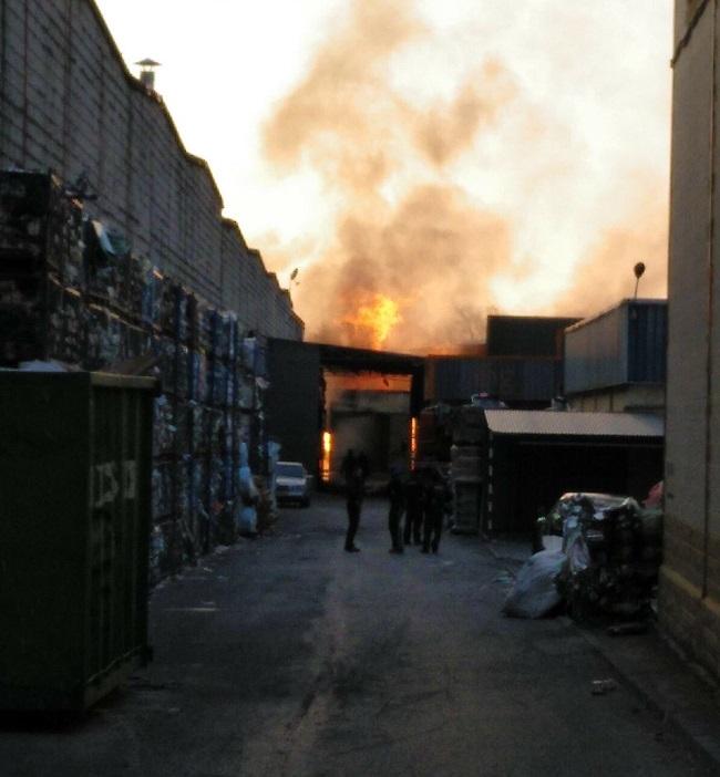 Agrupaciones de voluntarios de distintos puntos del Cinturón están movilizadas junto a Bomberos, Guardia Civil y Policía Local.