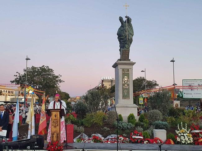 El Nuncio del Papa, durante al acto de inauguración y bendición de la estatua. 