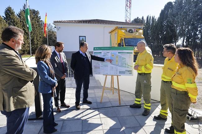 Sanz, en su visita al COT de Granada. 