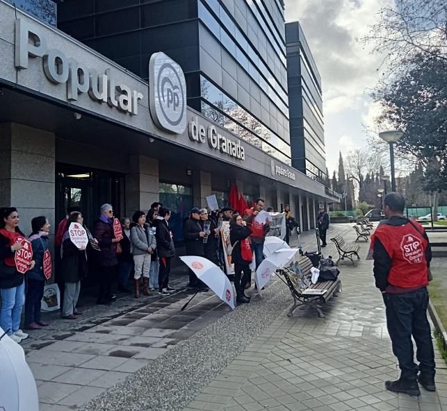 Concentración a las puertas del PP.