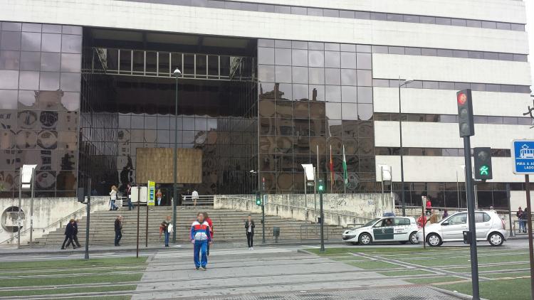 Fue detenido por "desórdenes públicos" tras irrumpir con un arma blanca en la manifestación.