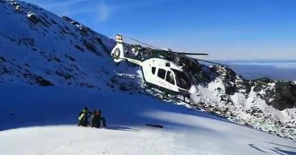 Imagen de archivo de la Guardia Civil en un rescate en Sierra Nevada.