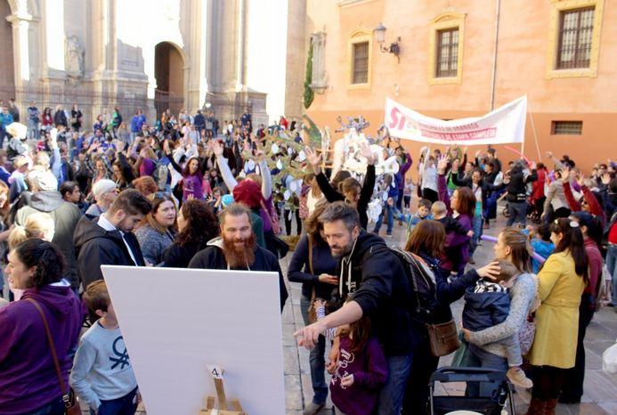 Fiesta en la Plaza de las Pasiegas de la plataforma 'Sí 06 Granada'.