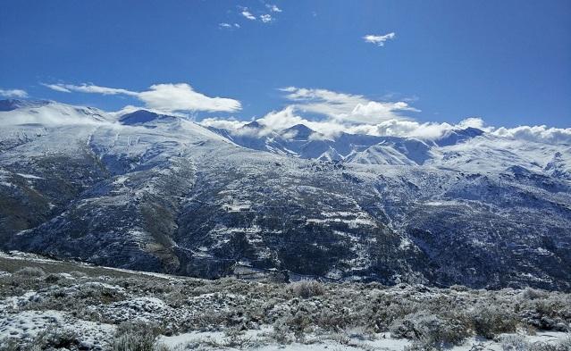 Vista de las cumbres de Sierra Nevada. 