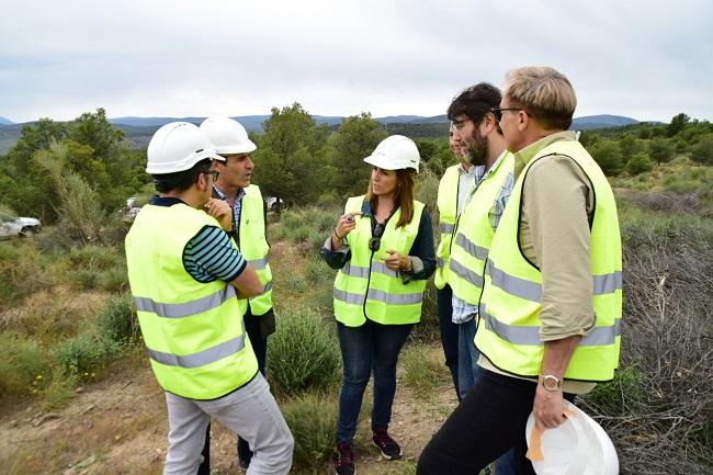 La delegada de Medio Ambiente y el alcalde de Baza han visitado la zona en la que se ejecutan los trabajos. La delegada de Medio Ambiente y el alcalde de Baza han visitado la zona en la que se ejecutan los trabajos.