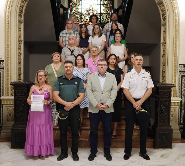 Minuto de silencio, este viernes, en la Subdelegación del Gobierno.