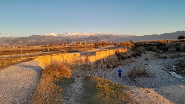 Imagen del sovacón en la ruta, con Sierra Nevada al fondo.