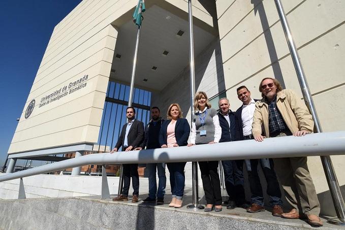 Presentación de 'Montañas solidarias' en el Centro de Investigación Biomédica de la UGR, en el PTS.