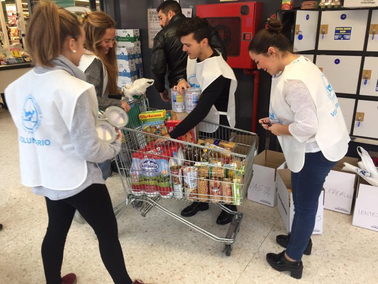 Una de las recogidas de alimentos en un supermercado. 