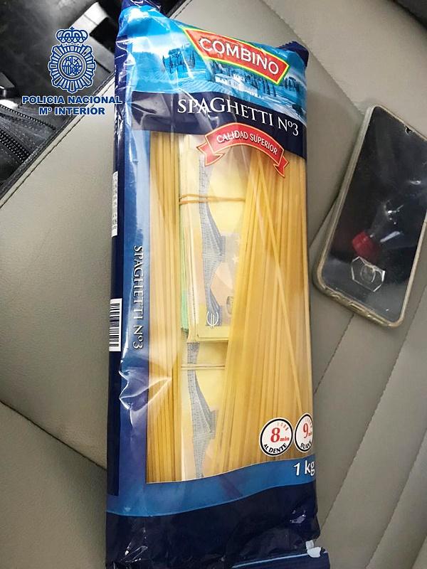 Los traficantes escondían el dinero en lugares insospechados, como paquetes de pasta alimenticia. Los traficantes escondían el dinero en lugares insospechados, como paquetes de pasta alimenticia.