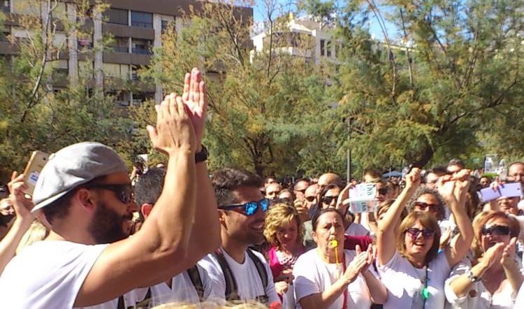 Jesús Candel, 'Spiriman', recibido en Puerta Real como un héore.