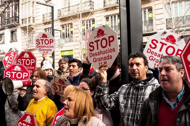 Una de las concentraciones contra los desahucios en Granada.