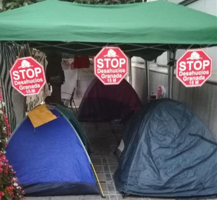 Tiendas acampadas en la Plaza del Carmen.