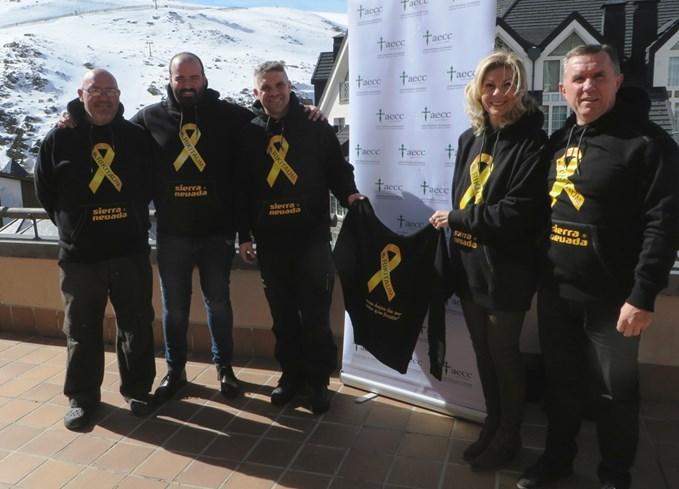 Estreno de la sudadera solidaria. Estreno de la sudadera solidaria.