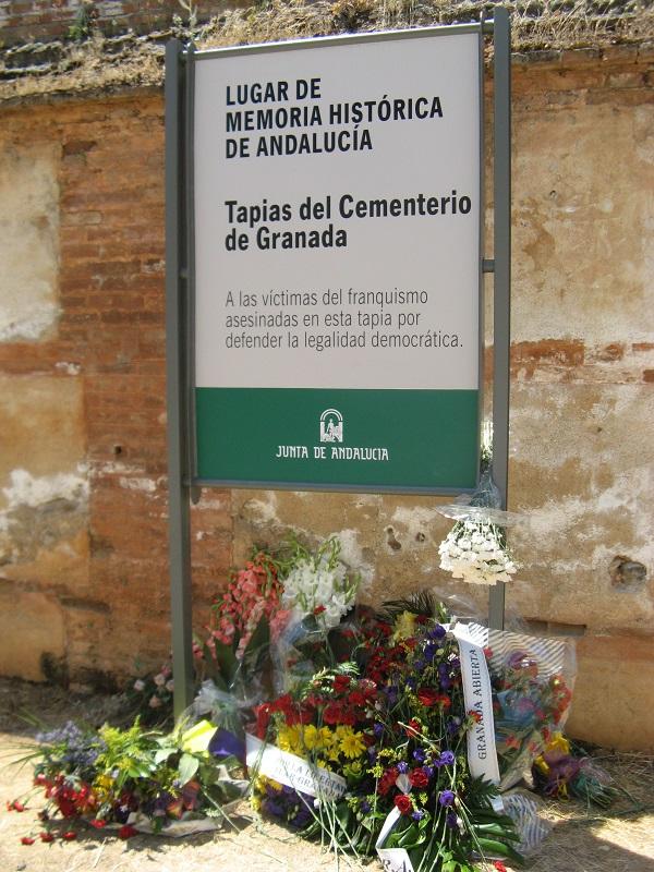 La tapia del cementerio de Granada, Lugar de Memoria Histórica.