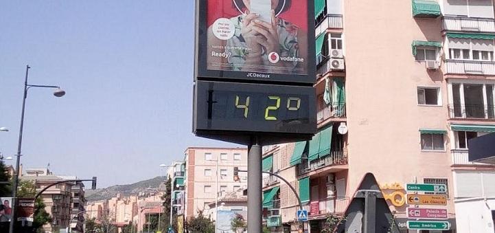 Termómetro en la avenida de Dílar, en el Zaidín, poco antes de las 17.00 h. de este miércoles.