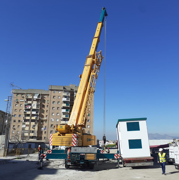 Imagen de la grúa utilizada para llevar a cabo los trabajos.