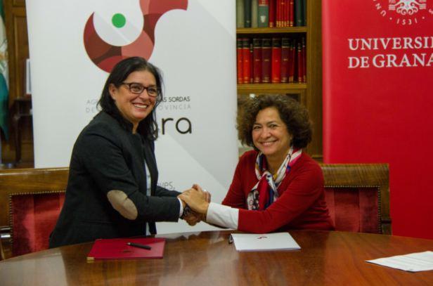 Guadalupe Cuerva y Pilar Aranda, en la firma del acuerdo.