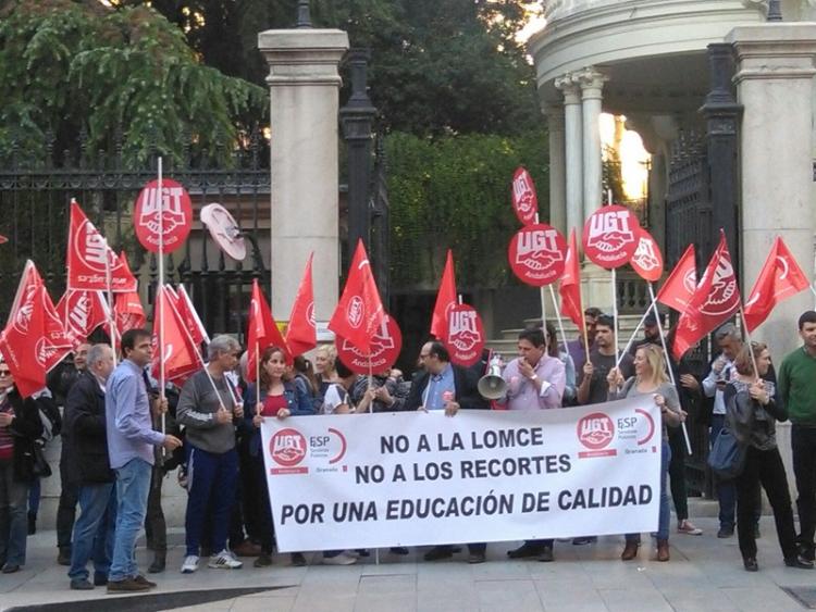 Concentración a las puertas de la Subdelegación.