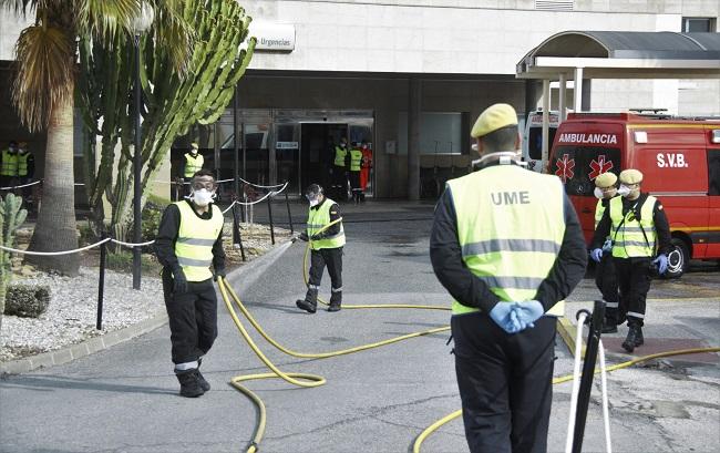 La UME en tareas de desinfección de instalaciones sanitarias en Motril en días pasados.