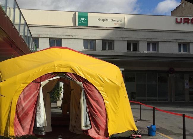 Paso a urgencias en el Hospital Virgen de las Nieves. 