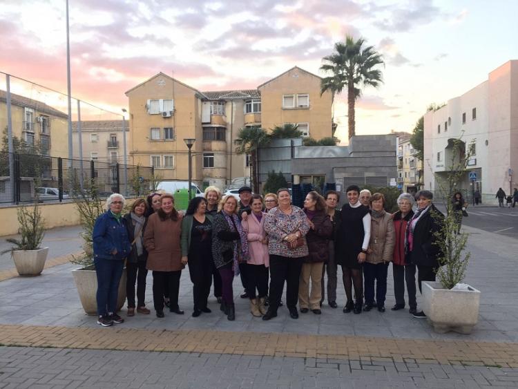 La delegada informó a las vecinas y vecinos de Santa Adela de la firma del convenio.