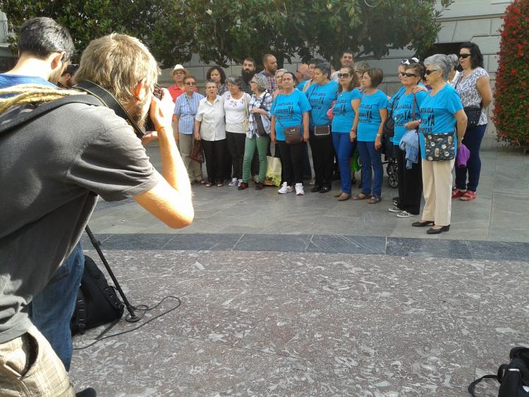 Representantes de los colectivos, en la Plaza del Carmen.