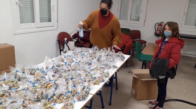 Desinfección de las bolsas de caramelos de los Reyes Magos.