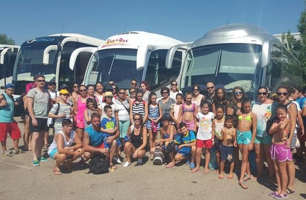 Autobuses fletados por el municipio.