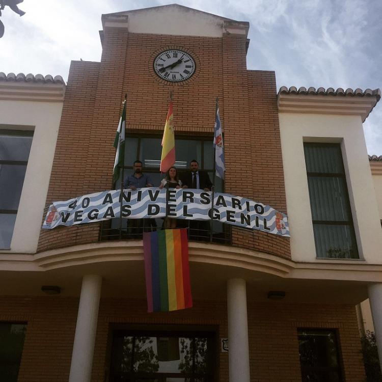 La bandera ondea en Vegas del Genil.