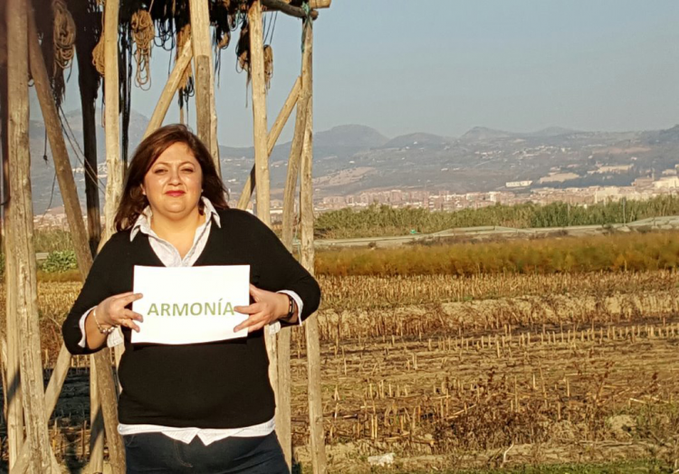 En la foto, una de las participantes en el certamen vegueño. 