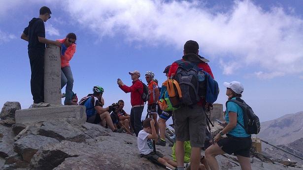 Visitantes en la cumbre del Veleta. 