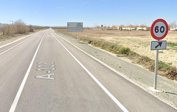 Carretera A-338, cerca de Ventas de Huelma, con tráfico limitado a 60 km/h. 