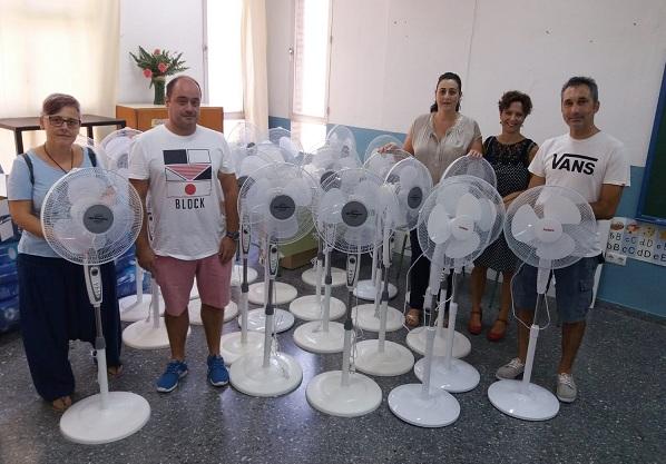 Varios de los ventiladores adquiridos por madres y padres del centro.