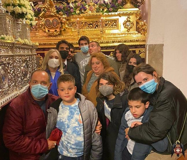 Visita a la capilla para contemplar los pasos el pasado año.