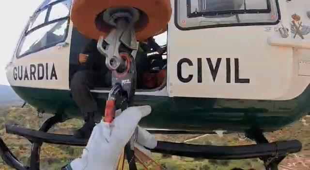 El helicóptero de la Guardia Civil, durante una de las intervenciones. 