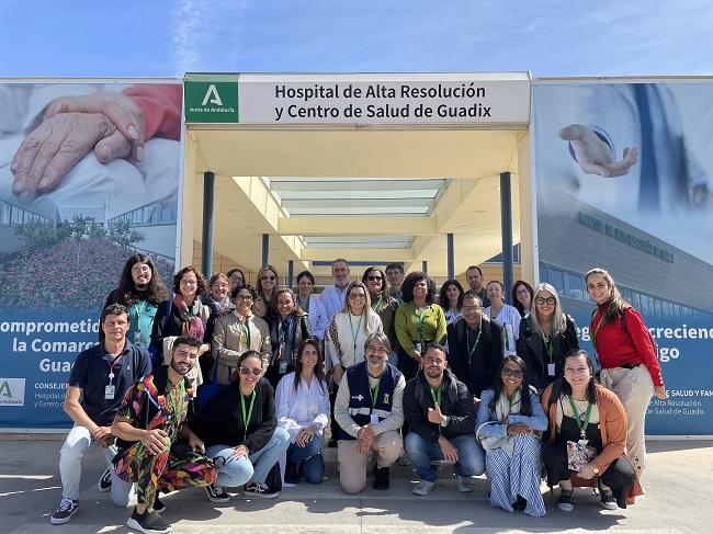 Visita de los sanitarios de Brasil al Hospital de Guadix.