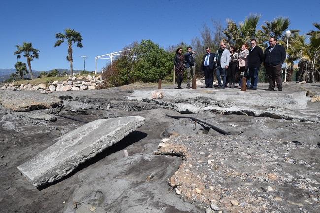 Entrena durante la visita a las playas afectadas por los últimos temporales.