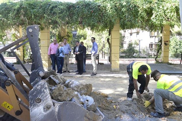 Las máquinas han empezado a trabajar en la plaza. 