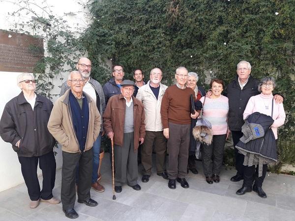 En la foto, con Antonio Gijón, hijo del alcalde republicano, y con Antonio Esteban (gorra y bastón),  superviviente de la Desbandá, el mayor crimen de guerra contra población civil indefensa.