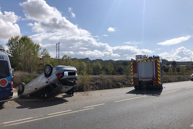 El vehículo volcó en la carretera que une Guadix y Exfiliana. 