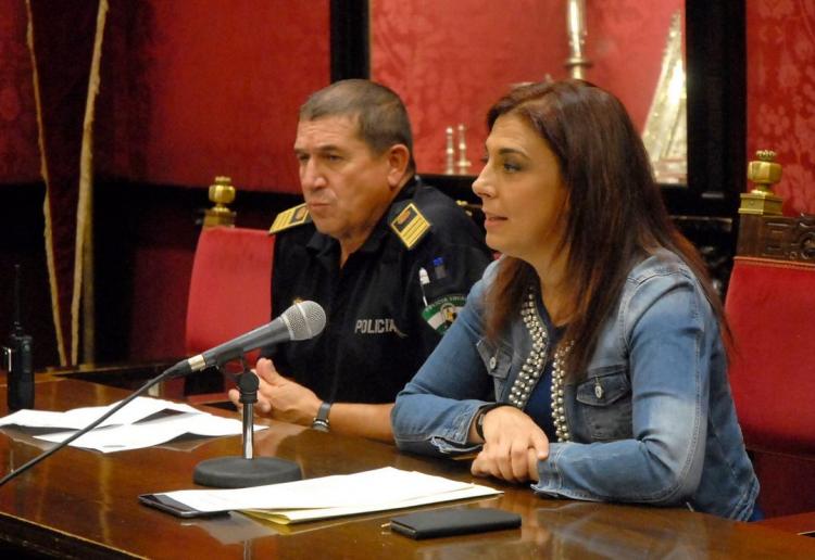 La concejal Raquel Ruz explica el dispositivo para la vuelta al cole.