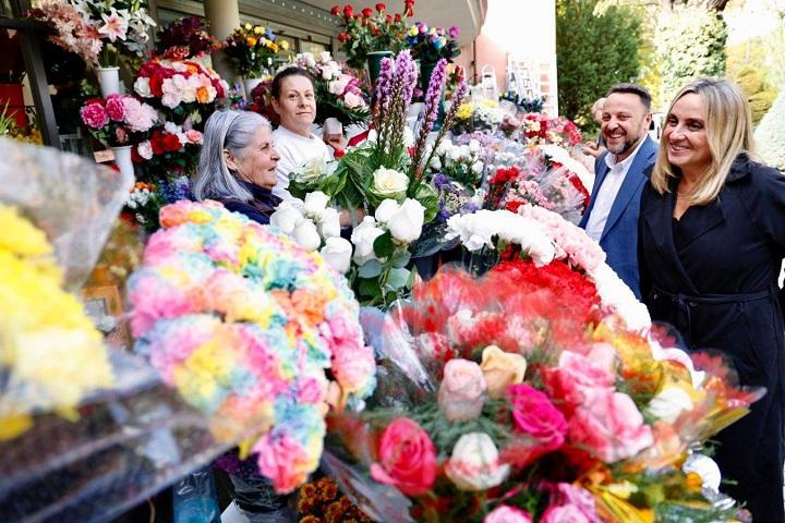 Puesto de flores en el cementerio de San José. 